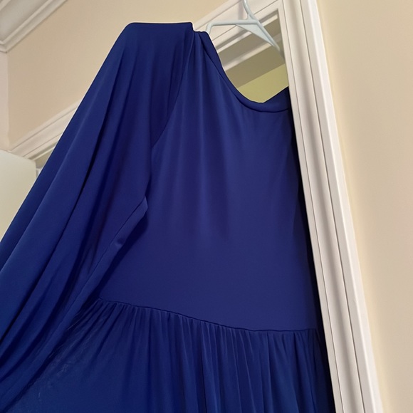 MATERNITY Gown with Bishop Sleeves - Picture 7 of 9